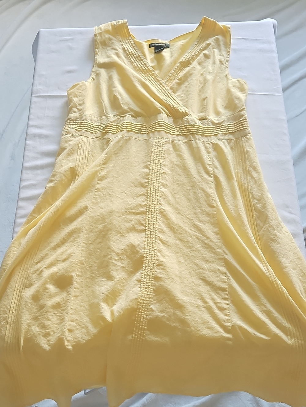 Womens Sleeveless V-Neck Dress